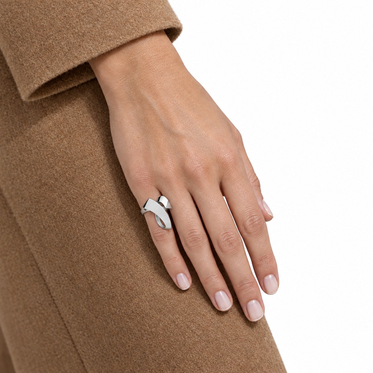 Apogeo Contrarié Ring on model