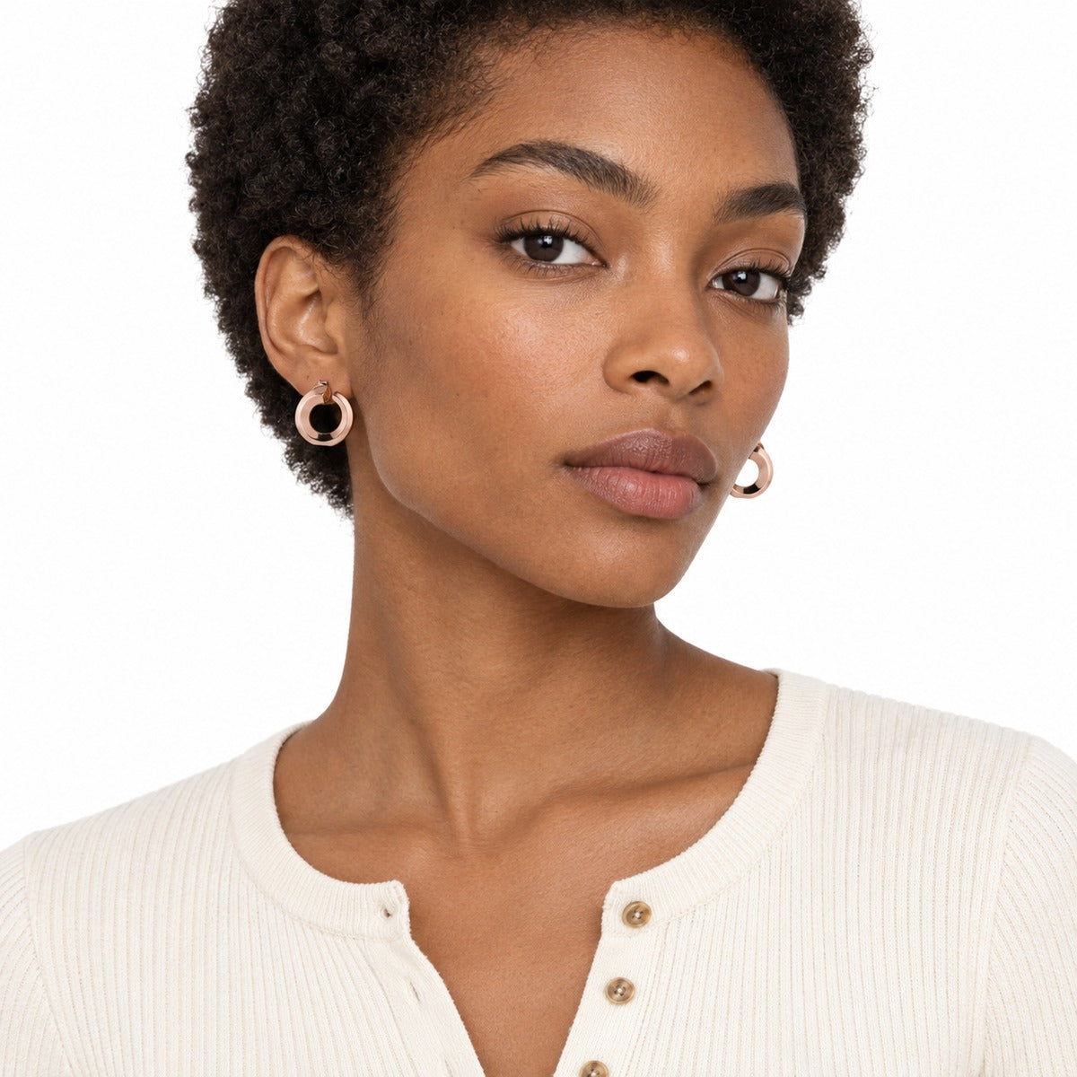 Apogeo Contrarié Earrings on model