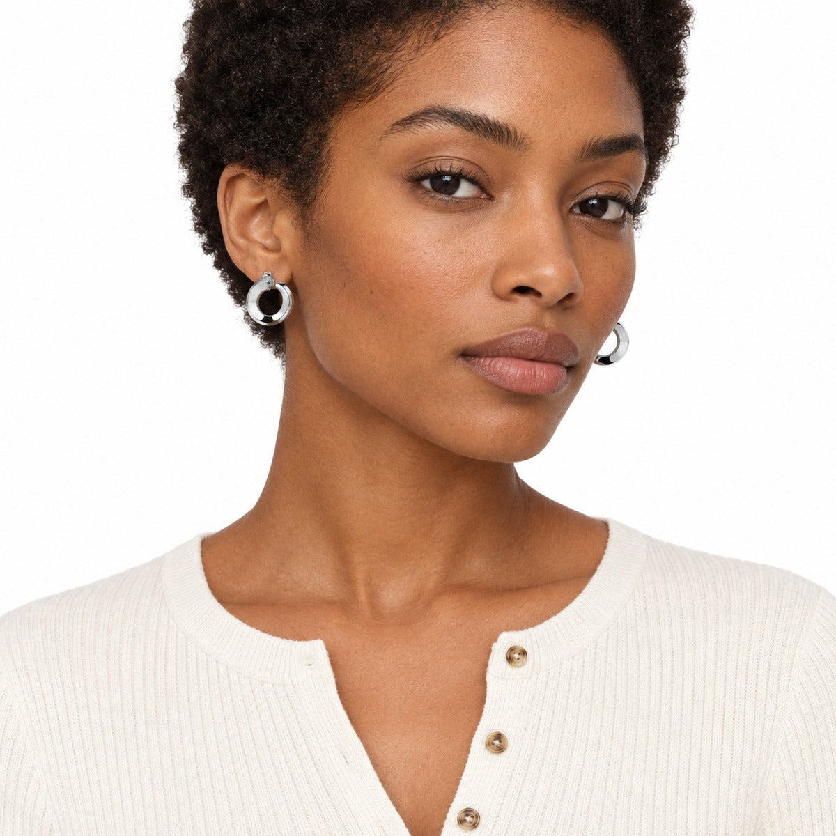 Apogeo Contrarié Earrings on model