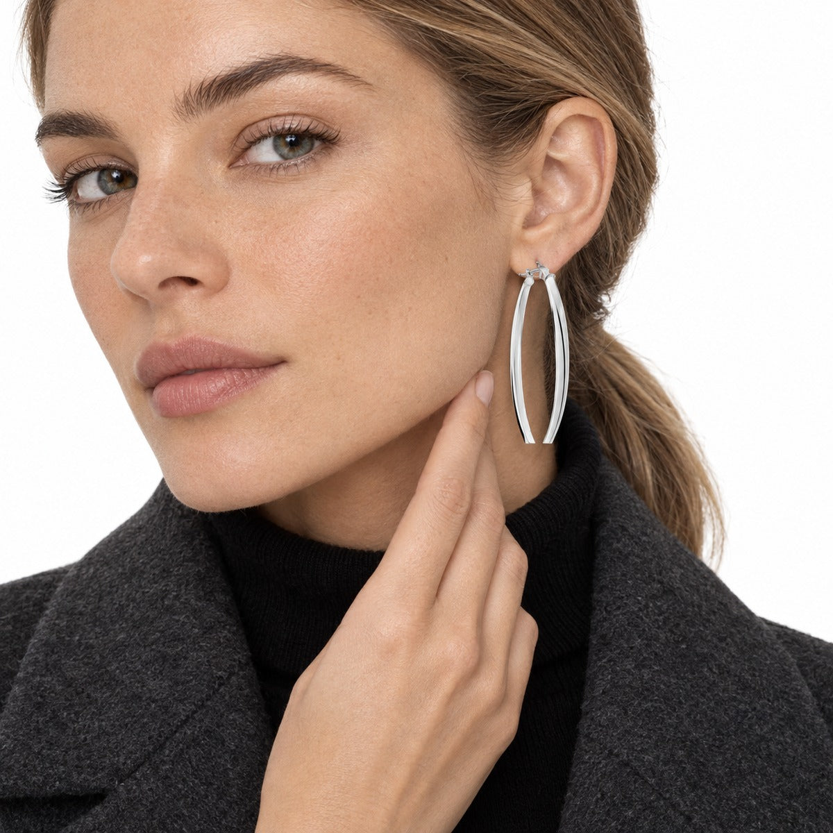 Aria Large Oval Hoop Earrings – Silver on model 3