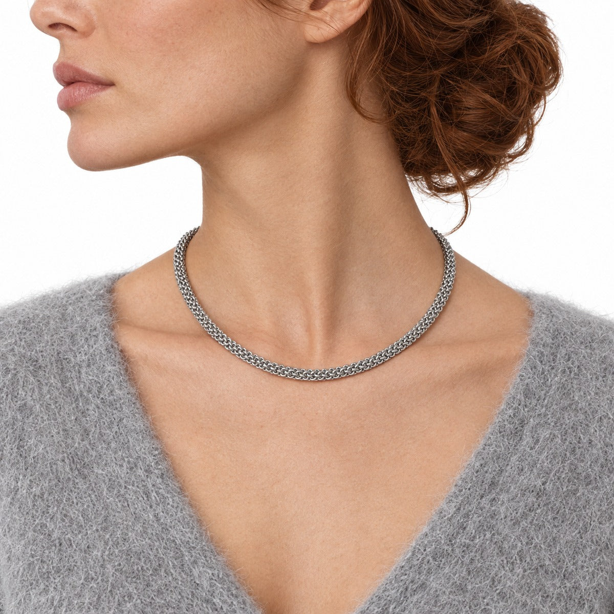 Chicco Mesh Chain Necklace on model