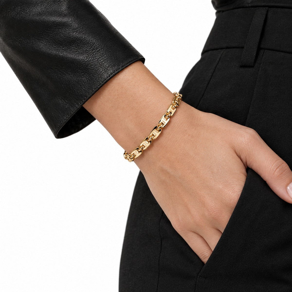Classica Anchor Chain Bracelet on model