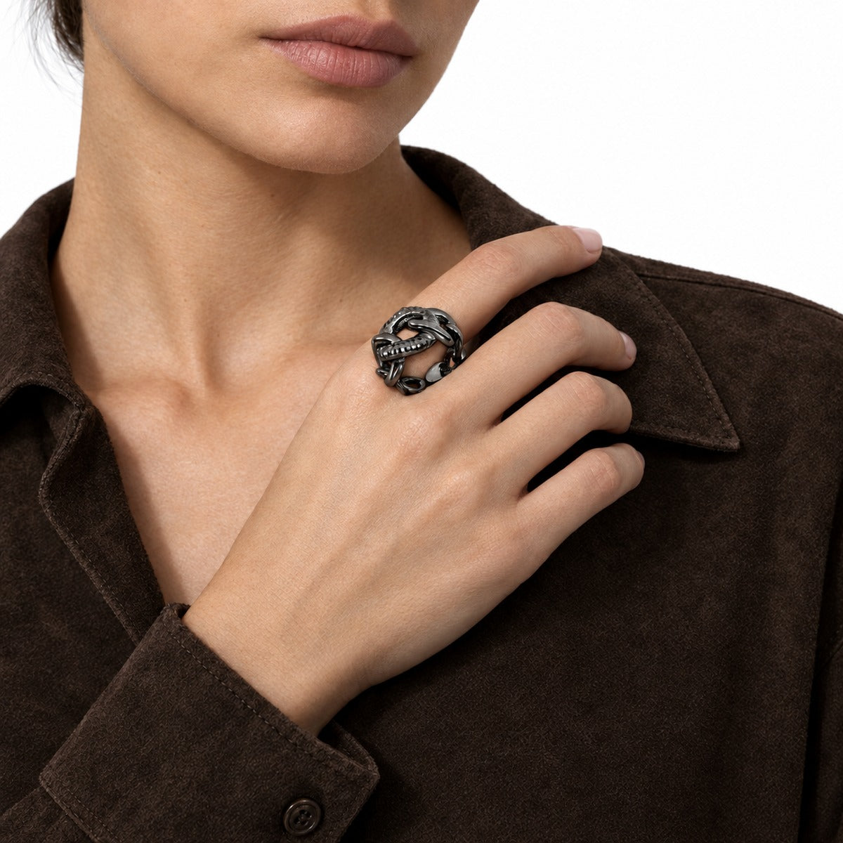Classica Chain Link Ring on model