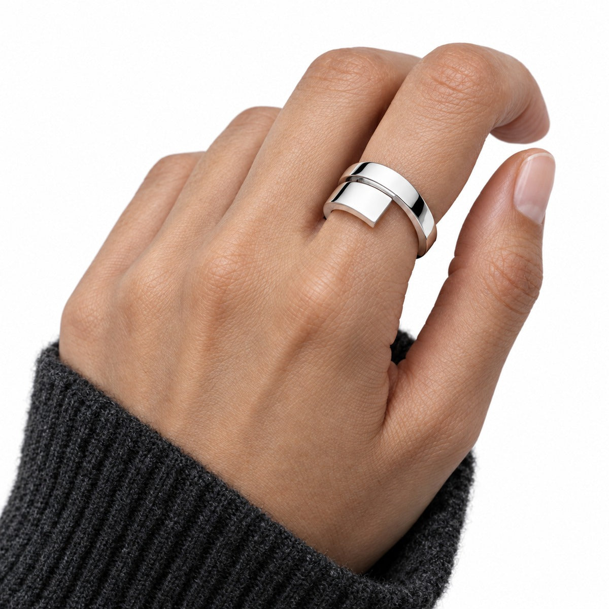 Classica Contrarié Ring on model