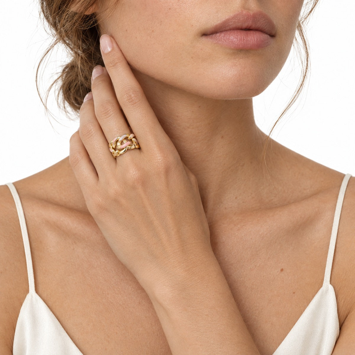 Classica Contrarié Ring with Multicolor Enamel – Yellow Gold on model 3