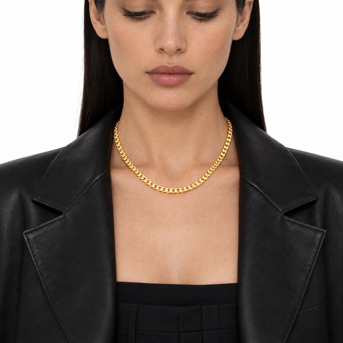 Classica Curb Chain Necklace on model