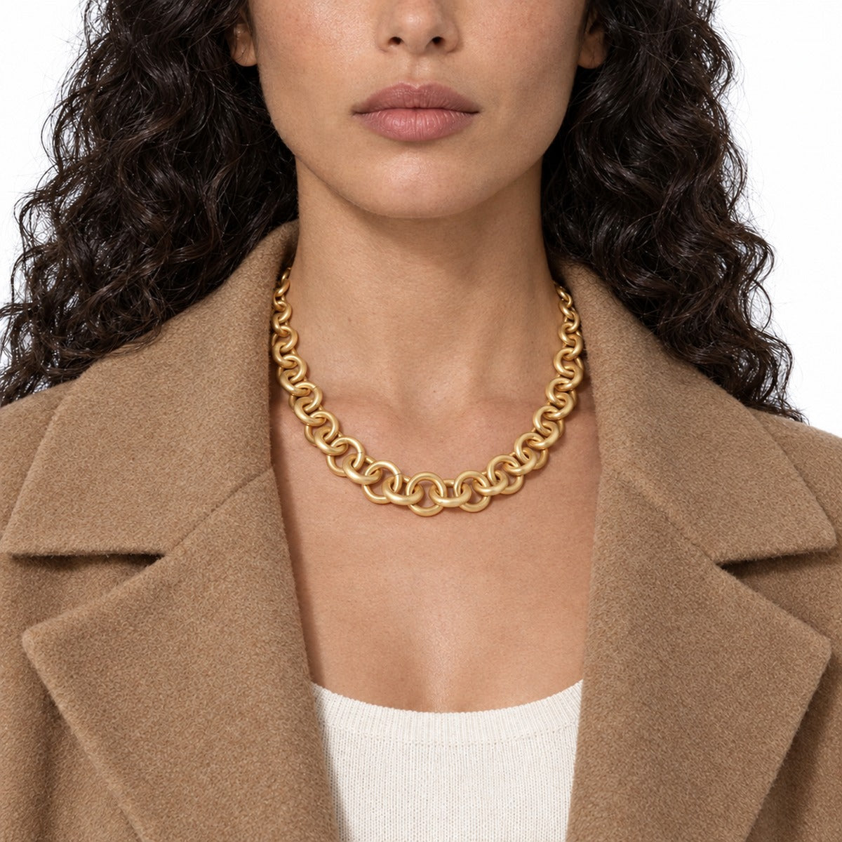 Classica Graduated Circle Link Necklace on model