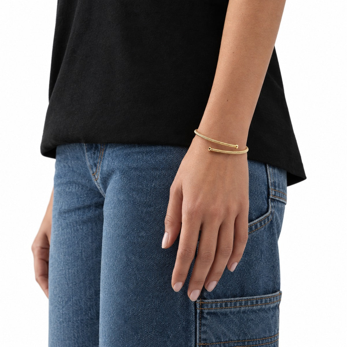 Classica Nail Contrarié Bangle – Yellow Gold on model 1
