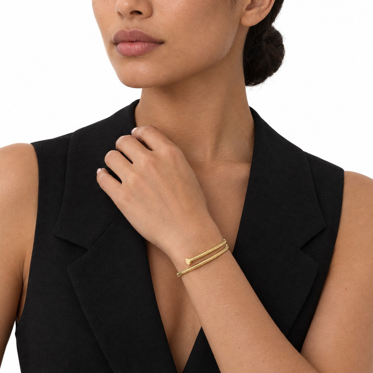 Classica Nail Contrarié Bangle – Yellow Gold on model 3
