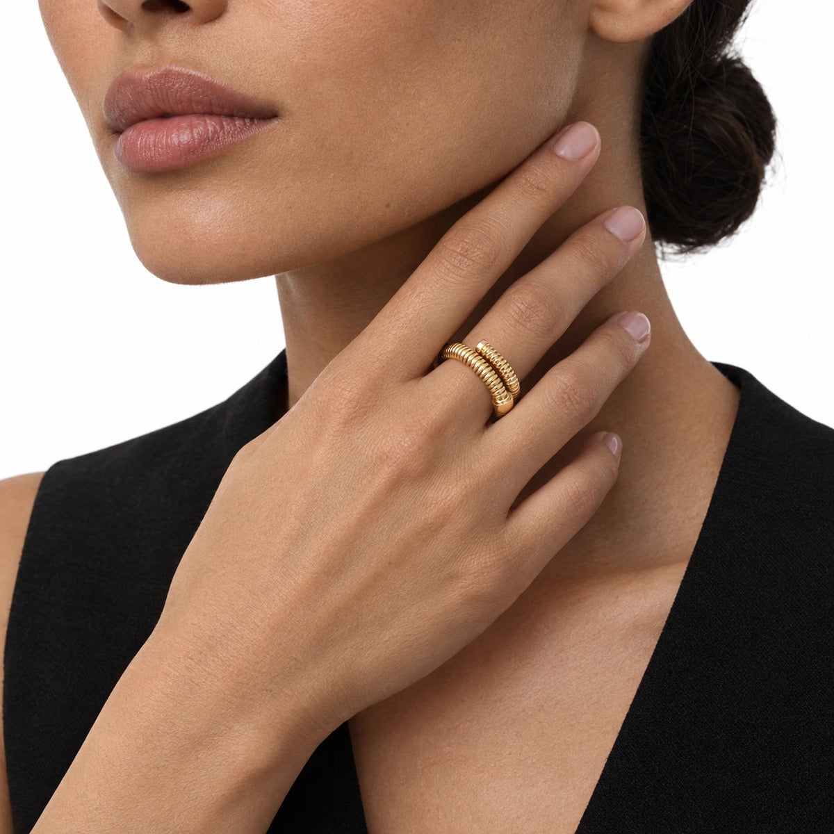 Classica Nail Contrarié Ring – Yellow Gold on model 3