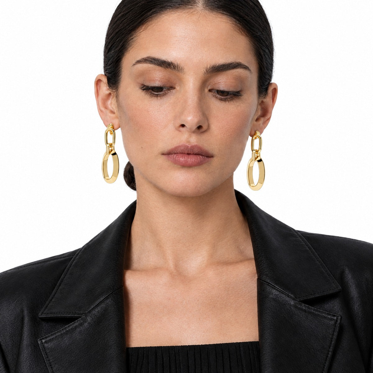Classica Oval Chain Drop Earrings on model