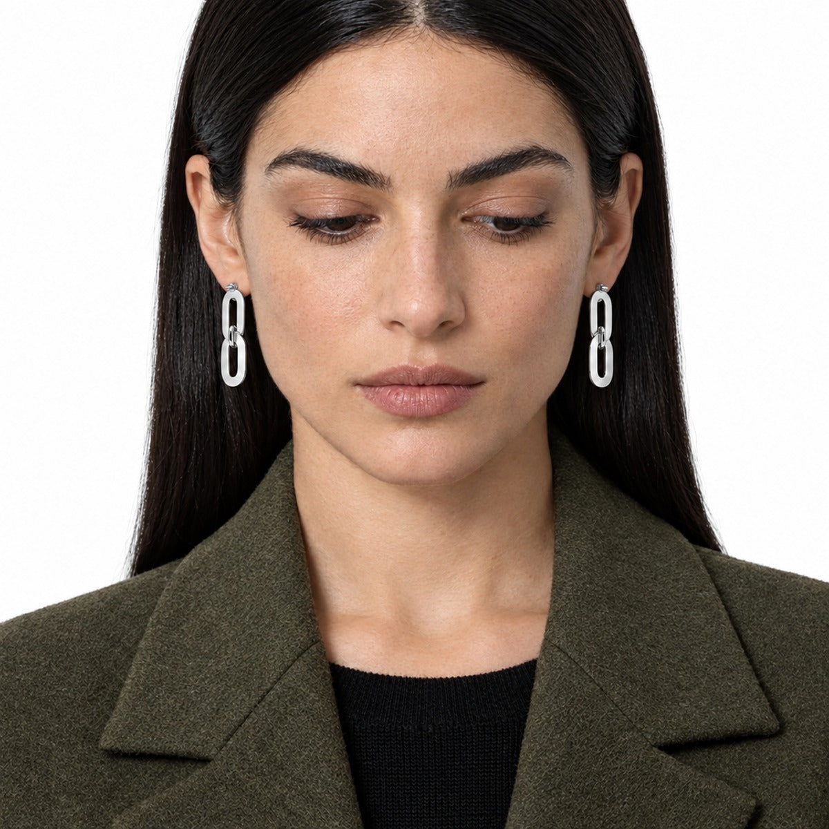 Classica Flat Oval Chain Earrings on model
