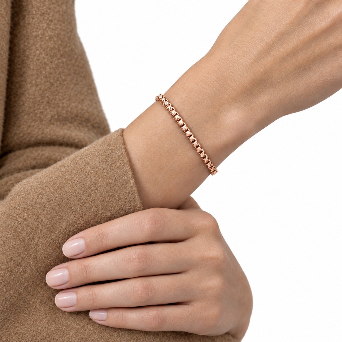 Classica Square Chain Bracelet on model