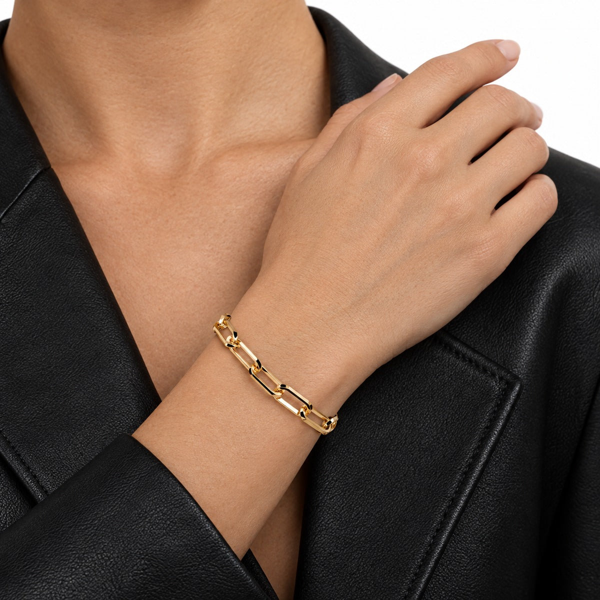 Classica Square Wire Chain Bracelet on model