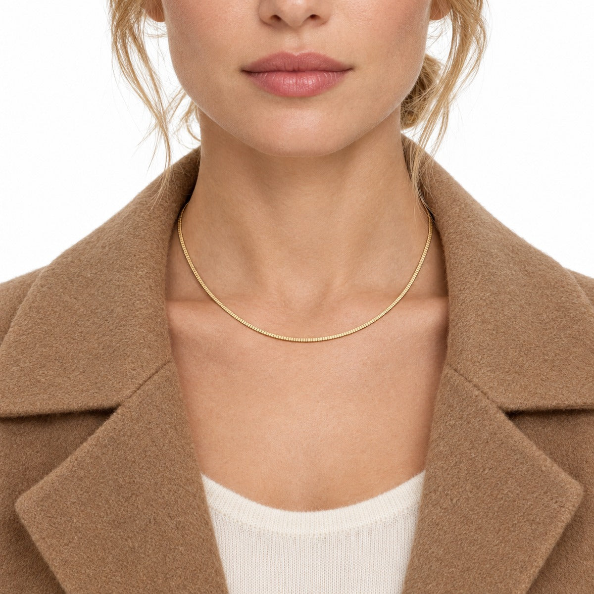 Luce Ribbed Snake Chain Necklace on model