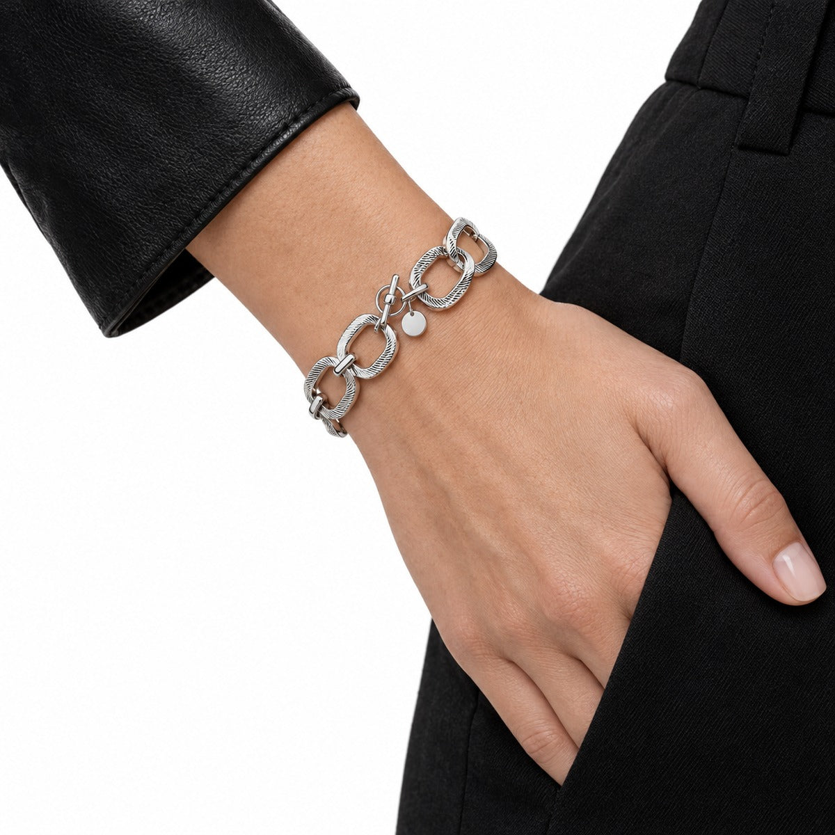 Multirighe Striped Square-Link Bracelet on model