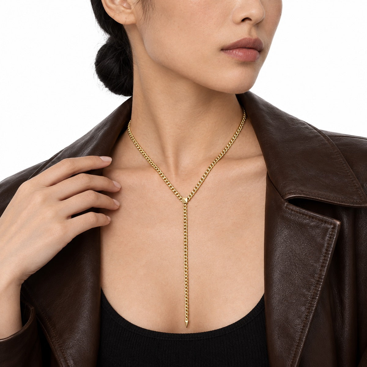 Piramidi Curb Lariat Necklace – Yellow Gold on model 2